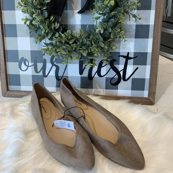 NWT Cute taupe flats! - Picture 2 of 2